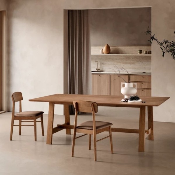 Tрапезна маса Madera, колекция Plana