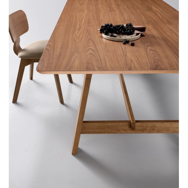 Tрапезна маса Madera, колекция Plana